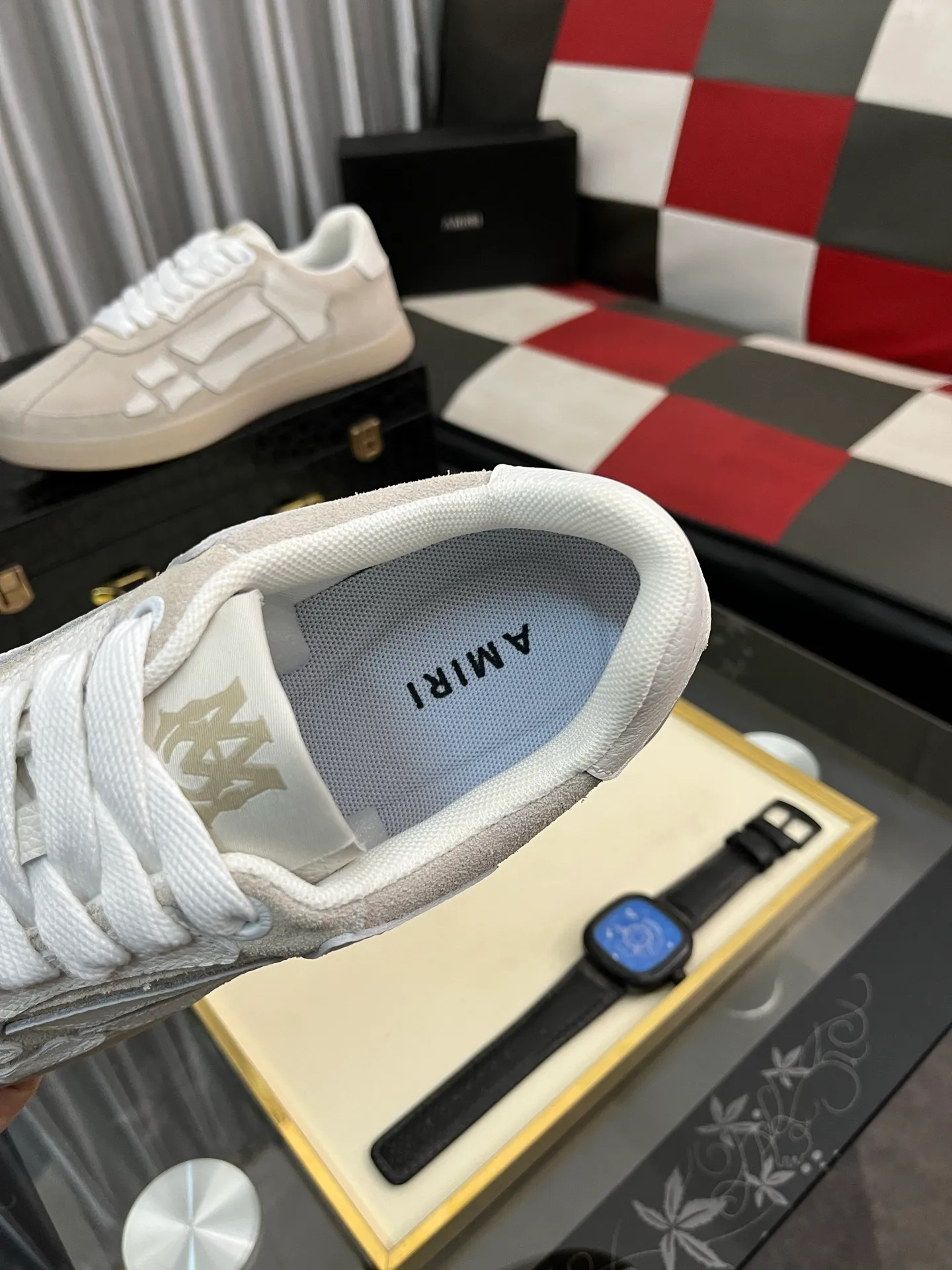 Men's shoes 💰420⌚️⌚️《AMIR*》New men's low-top casual sports sneakers bone shoes, another pair of irresistible bone shoes. Bone shoes are one of AMIRI's most popular items. They use first-layer cowhide uppers. The side bones are made of two cowhide laminations. They have a three-dimensional feel. The leather incisions are all oil-edged. Contrasting color design. Simple style. Fashionable sports. Customized metal LOGO nameplate to embellish shoelaces. Exclusive control of top version. Supports comparison. Breathable mesh lining Original rubber outsole A must-have item for daily leisure Suitable for various occasions Check it out if you are looking for high quality Super cool uppers Size: 38-445️⃣ Colors available